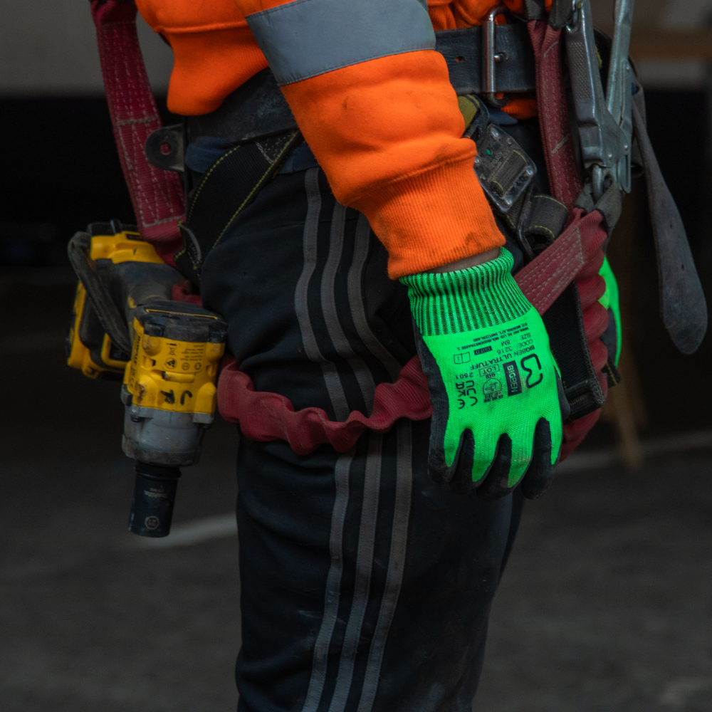 BIGBEN UltraTuff Cut Level D Dexterity Foam Nitrile Grip Glove