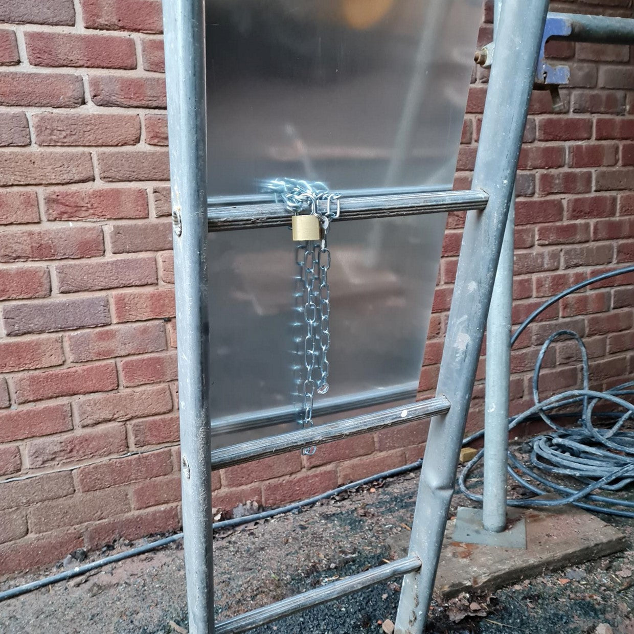 Ladder Chain Usage BIGBEN® Ladder Guard - Tuffsteel / Metal Ladders c/w Chain & Combinati