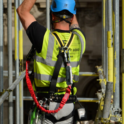 Scaffolder wearing BIGBEN Fall Arrest Harness