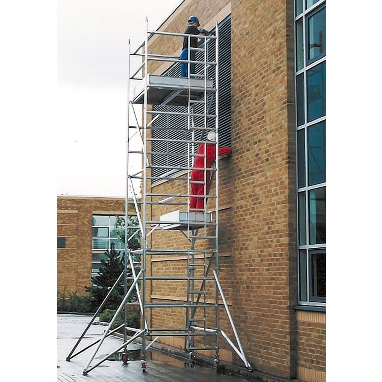 Medium Duty Aluminium Scaffold Tower - Double Width x 1.6m Long